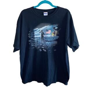 Space Shirts Graphic Tee Moon Landing Astronaut American Flag T-Shirt XL